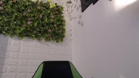 Snapshot of we_n_you chatting on February 11, 2:46 pm Trixie 3 online show from February 11, 2:46 pm