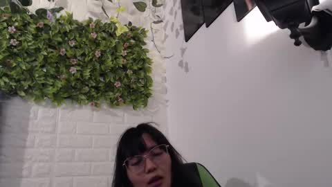 Snapshot of we_n_you chatting on February 13, 1:37 pm Trixie 3 online show from February 13, 1:37 pm