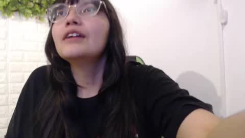 Snapshot of we_n_you chatting on February 18, 10:58 pm Trixie 3 online show from February 18, 10:58 pm