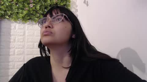 Snapshot of we_n_you chatting on March 7, 1:29 pm Trixie 3 online show from March 7, 1:29 pm