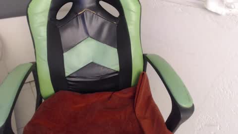 Snapshot of we_n_you chatting on September 14, 3:44 pm Trixie 3 online show from September 14, 3:44 pm