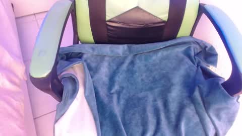 Snapshot of we_n_you chatting on September 17, 2:52 pm Trixie 3 online show from September 17, 2:52 pm