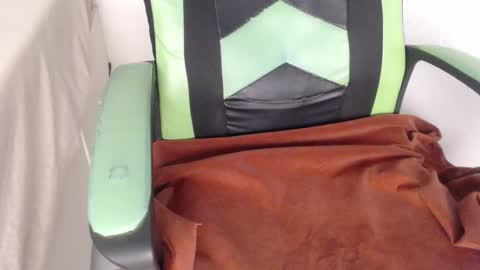 Snapshot of we_n_you chatting on September 30, 1:05 pm Trixie 3 online show from September 30, 1:05 pm