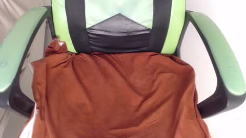 Snapshot of we_n_you chatting on October 16, 2:29 pm Trixie 3 online show from October 16, 2:29 pm