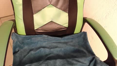 Snapshot of we_n_you chatting on October 30, 2:07 pm Trixie 3 online show from October 30, 2:07 pm