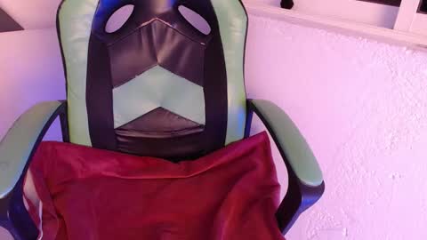 Snapshot of we_n_you chatting on October 31, 3:02 pm Trixie 3 online show from October 31, 3:02 pm