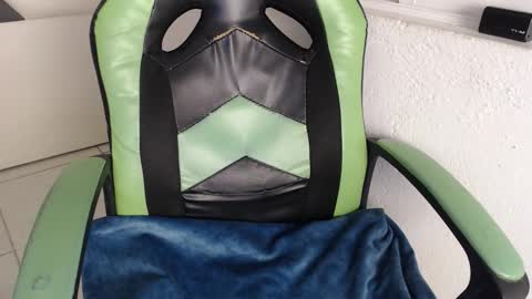 Snapshot of we_n_you chatting on November 1, 5:04 pm Trixie 3 online show from November 1, 5:04 pm