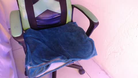 Snapshot of we_n_you chatting on November 11, 3:12 pm Trixie 3 online show from November 11, 3:12 pm