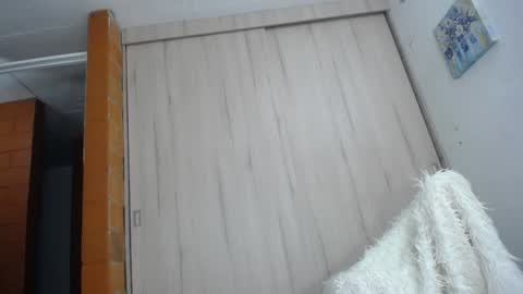 Snapshot of we_we77 chatting on February 4, 11:59 pm we_we77 online show from February 4, 11:59 pm