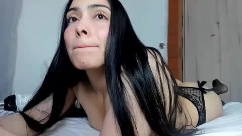 Snapshot of we_we77 chatting on November 13, 11:03 pm we_we77 online show from November 13, 11:03 pm