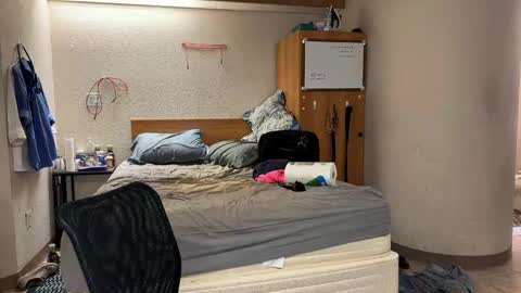 Snapshot of webslingxxxx chatting on December 7, 12:52 am webslingxxxx online show from December 7, 12:52 am