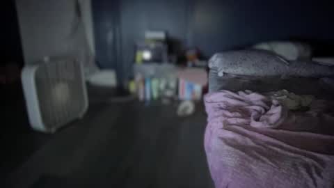 Snapshot of wedifferent_ chatting on September 22, 1:02 pm wedifferent_ online show from September 22, 1:02 pm