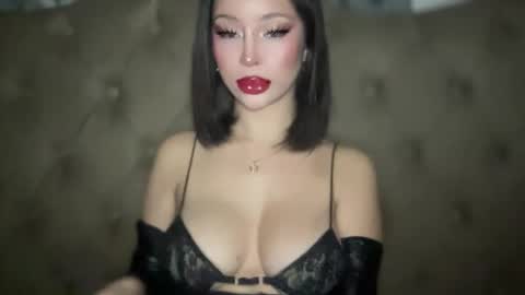 Marie Pelie online show from October 28, 9:39 pm