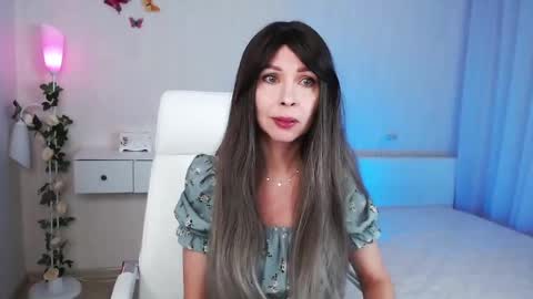 Snapshot of wendifoster chatting on December 9, 7:18 pm Wendi Foster online show from December 9, 7:18 pm