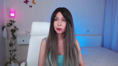 Snapshot of wendifoster chatting on February 3, 7:52 pm Wendi Foster online show from February 3, 7:52 pm