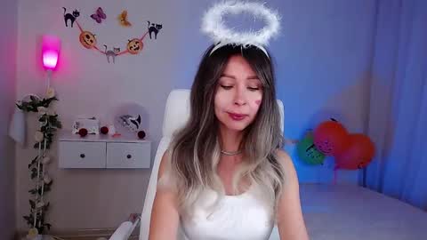 Snapshot of wendifoster chatting on October 31, 7:59 pm Wendi Foster online show from October 31, 7:59 pm