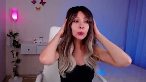 Snapshot of wendifoster chatting on November 6, 7:04 pm Wendi Foster online show from November 6, 7:04 pm