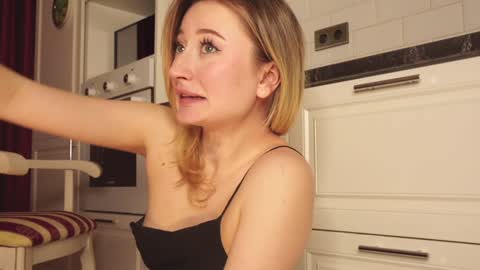 Daisy    online show from December 3, 12:24 am