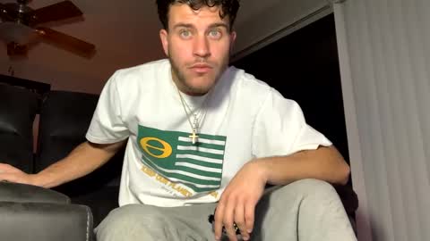 Snapshot of wentbrokeonstrippers chatting on December 3, 8:27 am Topjitt online show from December 3, 8:27 am