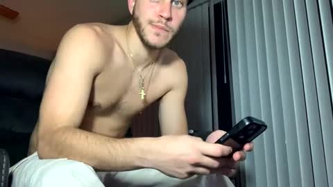 Snapshot of wentbrokeonstrippers chatting on December 4, 7:50 am Topjitt online show from December 4, 7:50 am