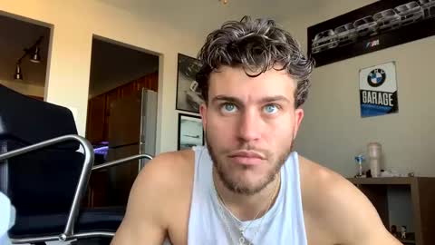 Snapshot of wentbrokeonstrippers chatting on December 6, 7:34 pm Topjitt online show from December 6, 7:34 pm