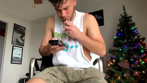 Snapshot of wentbrokeonstrippers chatting on December 26, 4:25 pm Topjitt online show from December 26, 4:25 pm