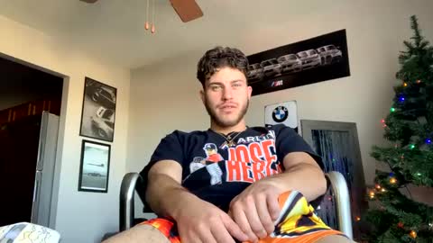 Snapshot of wentbrokeonstrippers chatting on December 31, 6:35 pm Topjitt online show from December 31, 6:35 pm