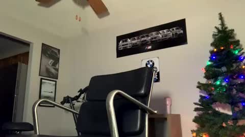 Snapshot of wentbrokeonstrippers chatting on January 3, 8:21 am Topjitt online show from January 3, 8:21 am