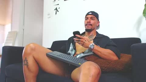 Wesley Rogger online show from December 6, 9:35 pm