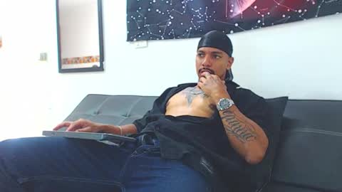 Wesley Rogger online show from November 16, 4:56 pm