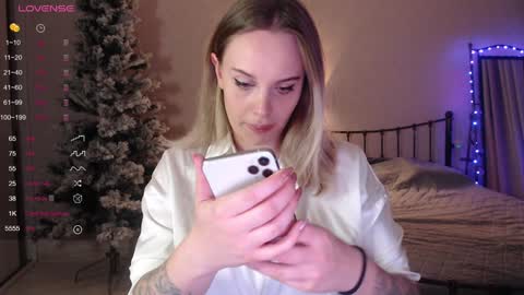 Lana online show from December 7, 5:31 pm