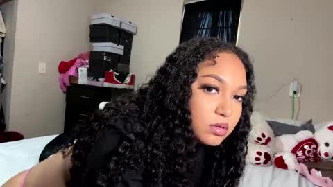 Snapshot of wetcreamerr chatting on December 31, 9:17 pm SheSquirts online show from December 31, 9:17 pm