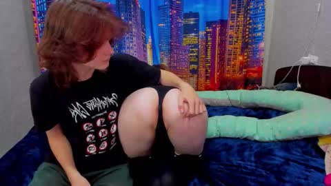 wettee_foxs online show from September 19, 12:06 pm