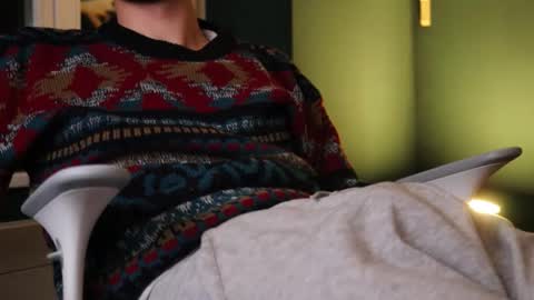 Snapshot of whiteeuropaboy chatting on December 13, 11:43 pm whiteeuropaboy online show from December 13, 11:43 pm