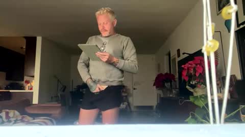 whoawerowhoa online show from November 23, 3:23 pm