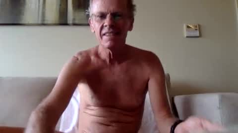 Snapshot of whynotfly1 chatting on October 27, 7:34 am whynotfly1 online show from October 27, 7:34 am