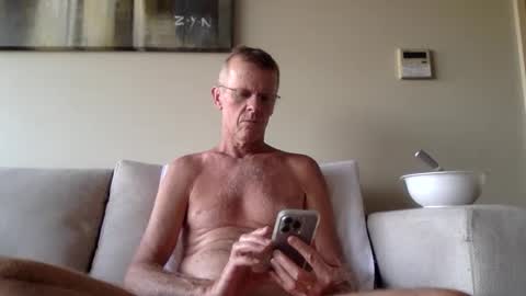 Snapshot of whynotfly1 chatting on October 28, 7:45 am whynotfly1 online show from October 28, 7:45 am