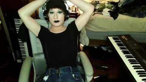 Snapshot of wienerlady chatting on November 20, 5:51 am Countess of Hotdogs online show from November 20, 5:51 am