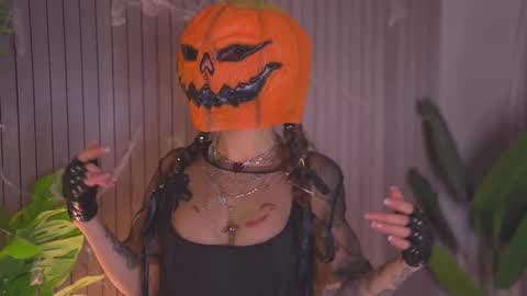 Audrey online show from October 31, 7:42 am