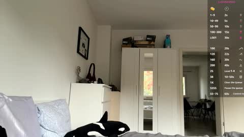 Mia online show from October 3, 7:05 am