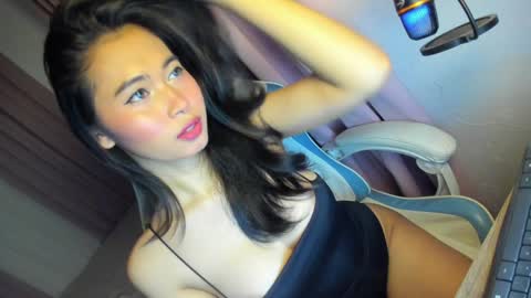 Snapshot of wildkittytrans chatting on January 5, 2:08 pm CHRISTINE online show from January 5, 2:08 pm