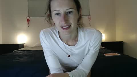 WildRose L - check my Pinned tweet if you dont see me online within 5 minutes after Ive sent email notifications online show from February 7, 2:40 am