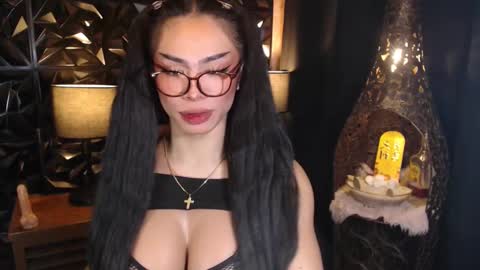 Snapshot of wildroxie chatting on February 17, 1:25 am ROXIE online show from February 17, 1:25 am