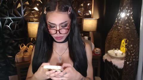 Snapshot of wildroxie chatting on February 22, 2:06 am ROXIE online show from February 22, 2:06 am