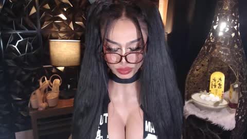 Snapshot of wildroxie chatting on March 4, 1:45 am ROXIE online show from March 4, 1:45 am