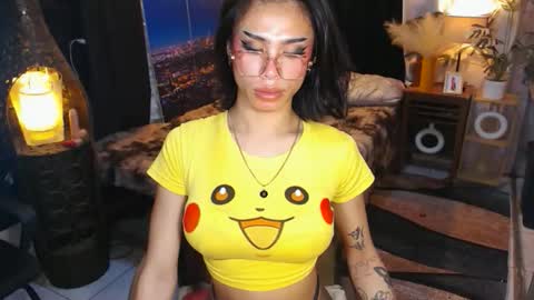 Snapshot of wildroxie chatting on October 22, 1:06 am ROXIE online show from October 22, 1:06 am