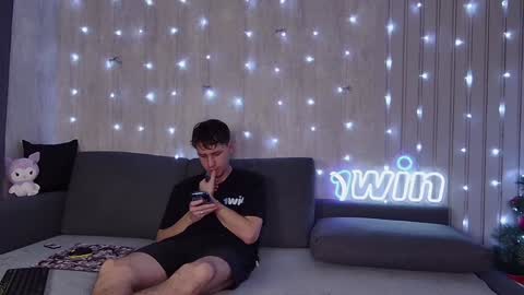 Snapshot of wineandboobs chatting on December 30, 3:35 pm wineandboobs online show from December 30, 3:35 pm