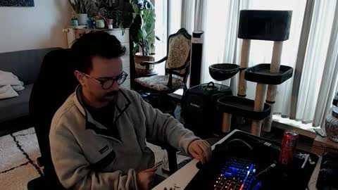 cream36 online show from December 1, 9:58 am