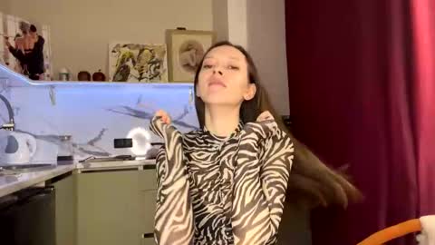 Isobelle online show from January 25, 12:37 pm