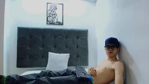  W O L F  online show from February 7, 1:53 pm